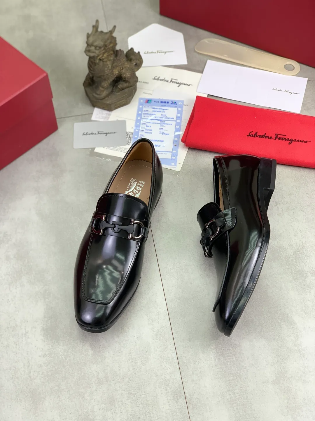 Men's men's shoes 💰P600💰[New model] High quality water-dyed cowhide 🆘[Salvatore Ferragamo] Ferragamo's latest casual business leather shoes for men! Listed simultaneously! The fabric is made of specially imported original calfskin, and the interior is made of imported water-dyed cowhide. It is absolutely luxurious and leads the fashion trend. High-end rubber outsole, size: 38-44 (45 and 46 can be customized) 5️⃣ colors available